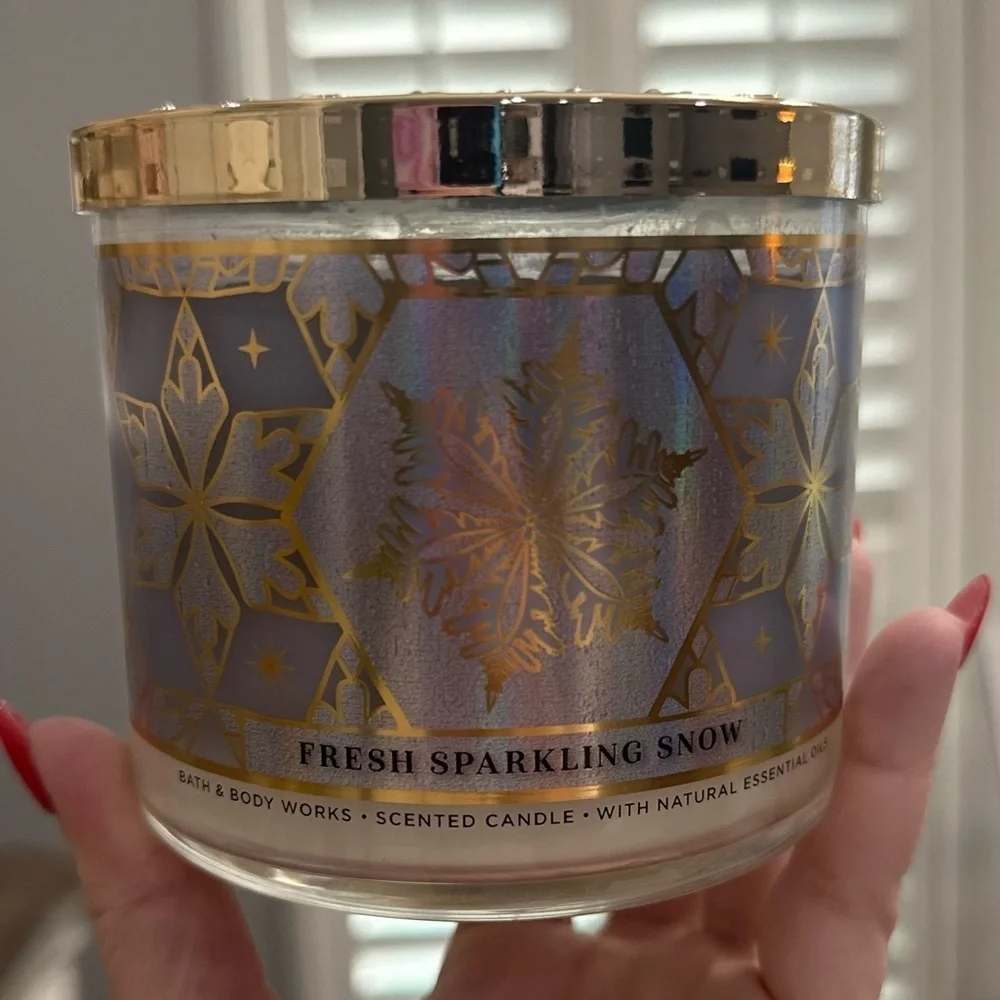 Bath & Body Works FRESH SPARKLING SNOW Large Scented 3 Wick Candle 14.5 oz
